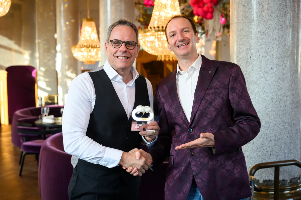 Rinaldo Lieberherr (links) mit «goMagazin»-Co-Chefredaktor Stephan Lehmann-Maldonado bei der Preisverleihung. Rinaldo Lieberherr (links) mit «goMagazin»-Co-Chefredaktor Stephan Lehmann-Maldonado.